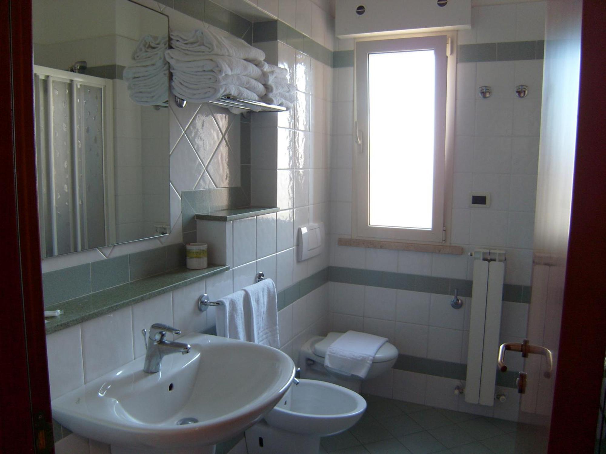 Residence Torre Del Mar Alba Adriatica Quarto foto