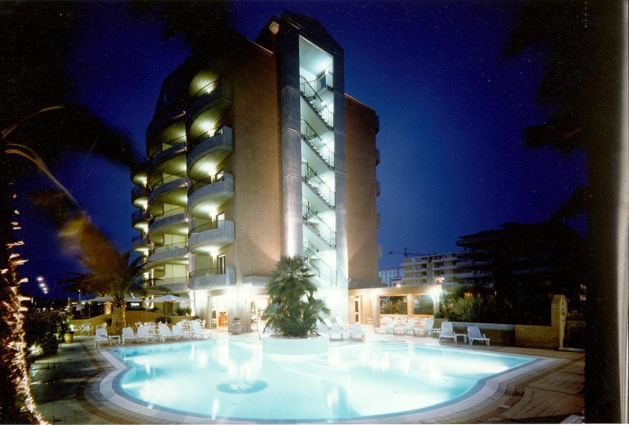 Residence Torre Del Mar Alba Adriatica Exterior foto